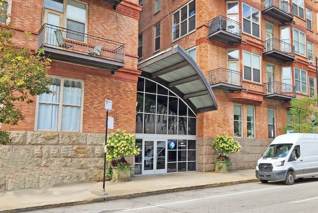 500 S Clinton Street Unit 317 Chicago, IL Condo Active - Photo 1 of 11. Opens carousel modal