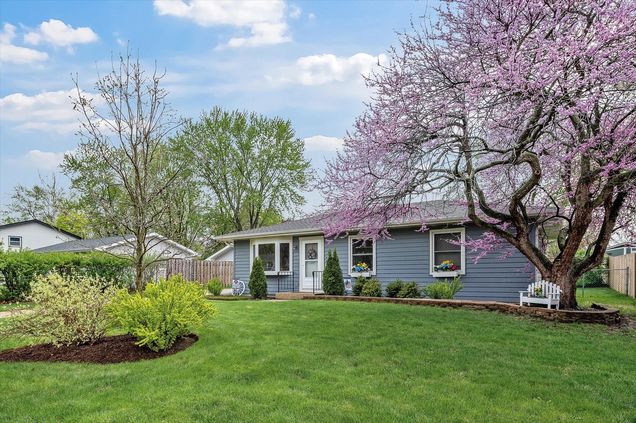 125 Laurie Lane Oswego, IL House Sold - Photo 1 of 18. Opens carousel modal