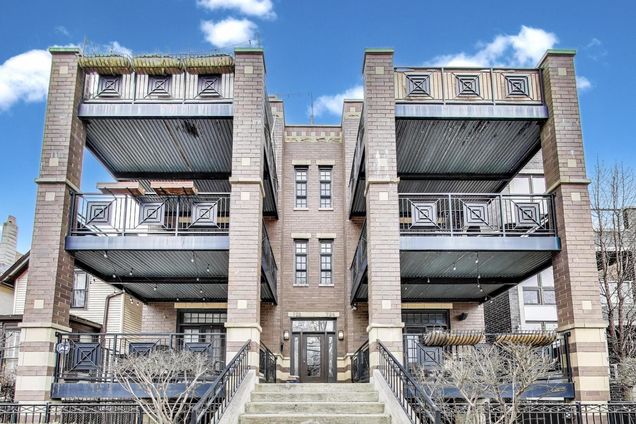 725 W Diversey Parkway Unit 4W Chicago, IL Condo Active - Photo 1 of 24. Opens carousel modal