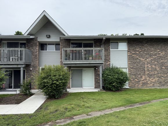 16w525 Mockingbird Lane Unit 102 Willowbrook, IL Condo Active - Photo 1 of 25. Opens carousel modal