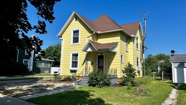 406 S Genesee Street Morrison, IL House Active - Photo 1 of 33. Opens carousel modal