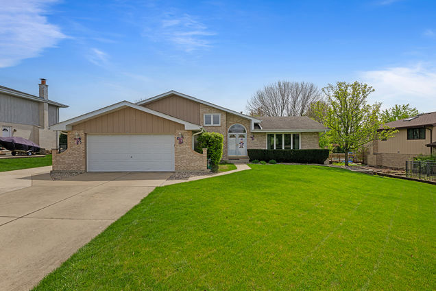 13209 W Mulranny Drive Homer Glen, IL House Sold - Photo 1 of 25. Opens carousel modal