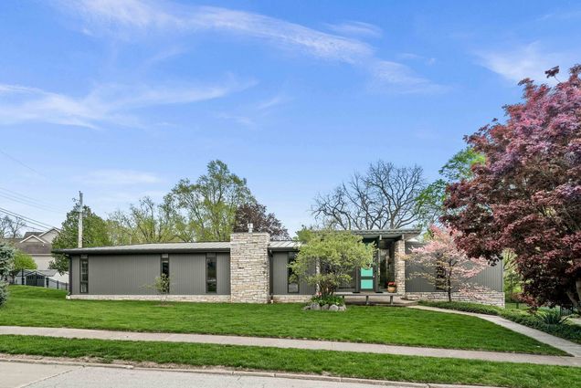 221 Parkview Drive Bloomington, IL House Sold - Photo 1 of 88. Opens carousel modal