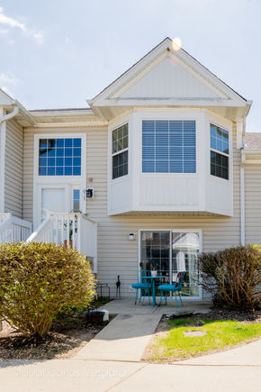 615 E Victoria Circle Unit 615 North Aurora, IL Condo Sold - Photo 1 of 27. Opens carousel modal