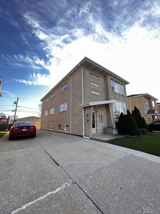 5217 W 87th Street Unit 1 Oak Lawn, IL Apartment Active - Photo 1 of 6. Opens carousel modal
