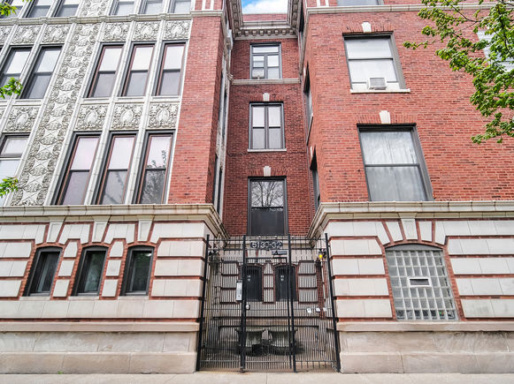 5132 S Drexel Avenue Unit 2D Chicago, IL Condo Active - Photo 1 of 16. Opens carousel modal