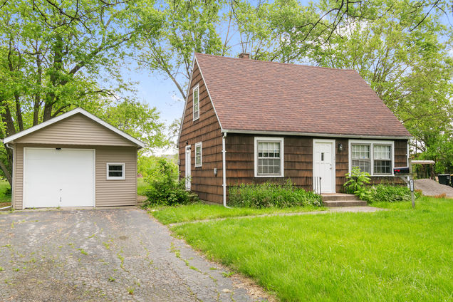 17725 Henry Street Lansing, IL House Sold - Photo 1 of 17. Opens carousel modal