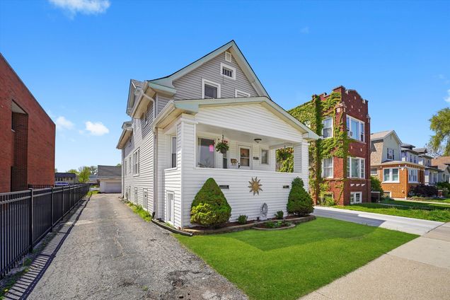1426 Ridgeland Avenue Berwyn, IL Multifamily Sold - Photo 1 of 27. Opens carousel modal