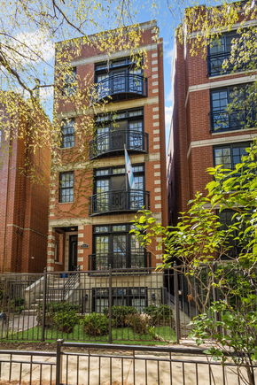 853 W Buckingham Place Unit 4 Chicago, IL Condo Sold - Photo 1 of 44. Opens carousel modal