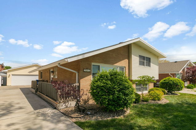 9229 Parkside Avenue Oak Lawn, IL House Sold - Photo 1 of 14. Opens carousel modal