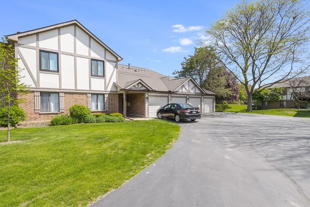 1010 E Kevin Court Unit 1804 Palatine, IL Condo Sold - Photo 1 of 23. Opens carousel modal