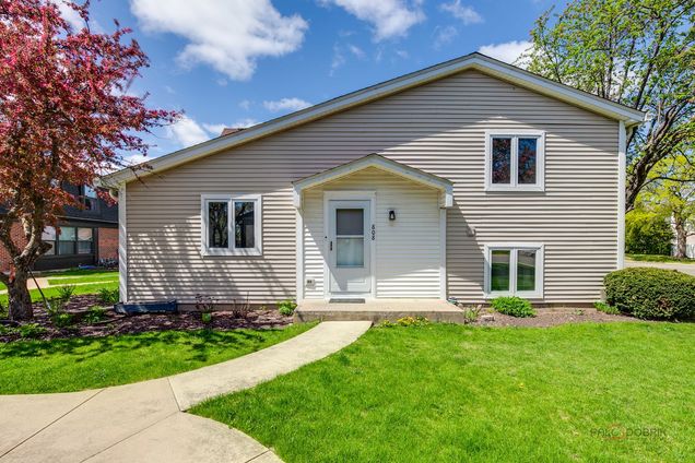 808 Inverrary Lane Deerfield, IL House Active - Photo 1 of 32. Opens carousel modal