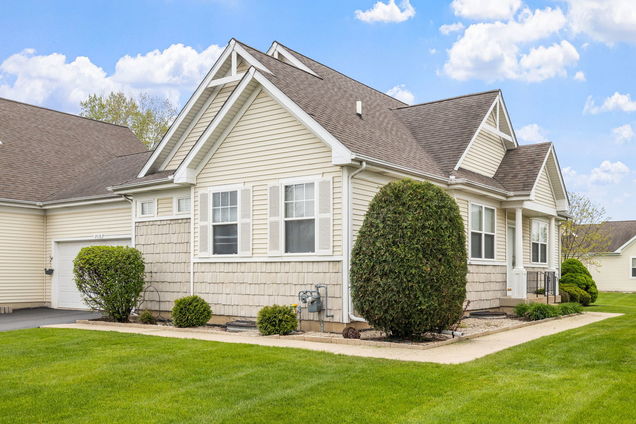 2519 Park Ridge Court Unit 2519 Crest Hill, IL Condo Sold - Photo 1 of 13. Opens carousel modal