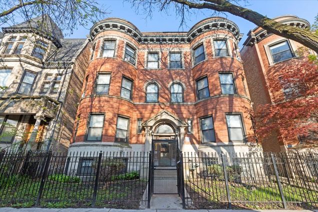 5018 S Blackstone Avenue Unit 101 Chicago, IL Apartment Active - Photo 1 of 11. Opens carousel modal