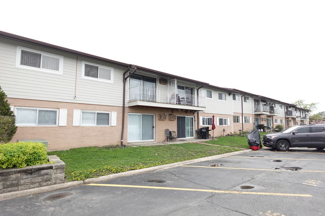 870 E Old Willow Road Unit 146 Prospect Heights, IL Condo Sold - Photo 1 of 30. Opens carousel modal