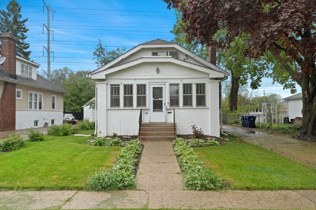 304 W Keith Avenue Waukegan, IL House Contingent - Photo 1 of 33. Opens carousel modal