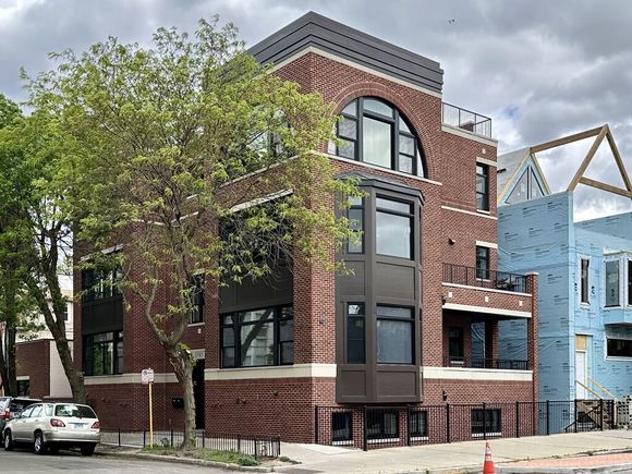 1757 W Lemoyne Street Unit 1E Chicago, IL Townhouse Active - Photo 1 of 20. Opens carousel modal