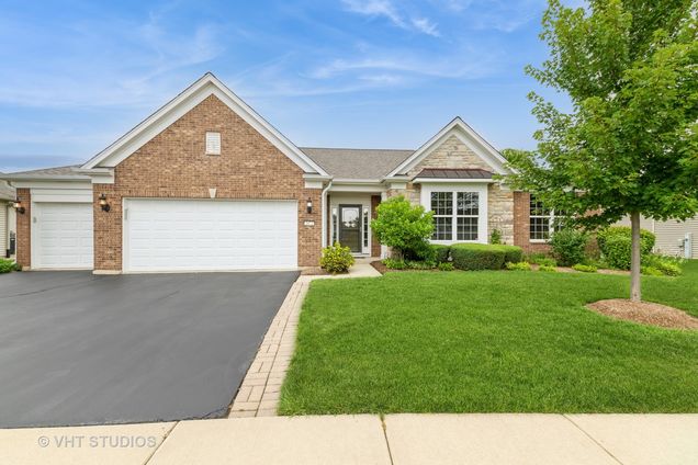 2472 Vista Trail