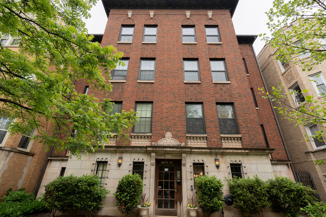 6652 N Glenwood Avenue Unit 3N Chicago, IL Condo Sold - Photo 1 of 31. Opens carousel modal