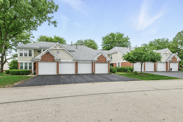 1930 Quaker Hollow Lane Streamwood, IL Townhouse Sold - Photo 1 of 31. Opens carousel modal