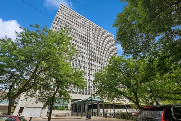 444 W Fullerton Parkway Unit 1702 Chicago, IL Condo Sold - Photo 1 of 10. Opens carousel modal