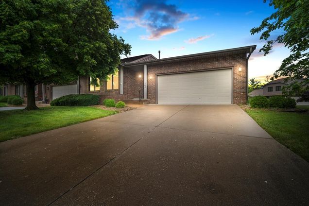 162 Manor Circle Unit 162 Bloomington, IL Condo Sold - Photo 1 of 33. Opens carousel modal