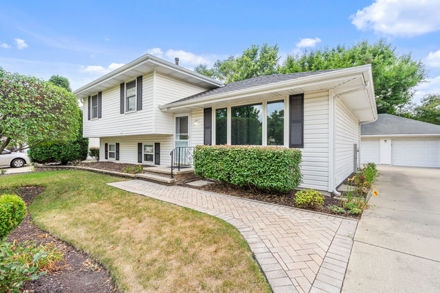 371 Whiteside Drive Joliet, IL House Active - Photo 1 of 50. Opens carousel modal