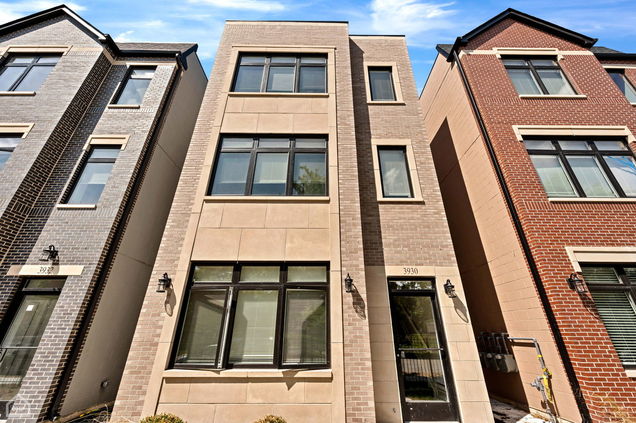 3934 S Calumet Avenue Unit 2 Chicago, IL Condo Active - Photo 1 of 25. Opens carousel modal