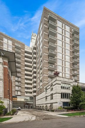 1515 S Prairie Avenue Unit 1008 Chicago, IL Condo Active - Photo 1 of 19. Opens carousel modal