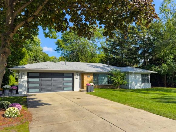 6609 N Kenton Avenue Unit HOUSE Lincolnwood, IL House Active - Photo 1 of 20. Opens carousel modal