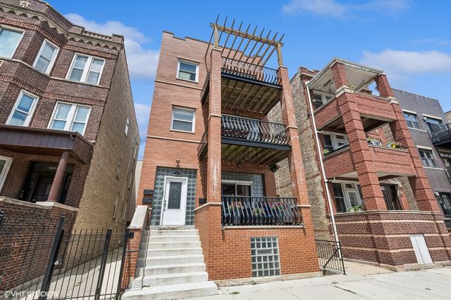 2328 W Augusta Boulevard Unit 1F