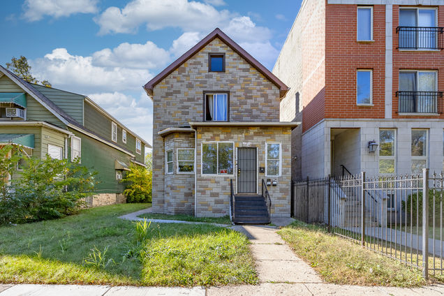 6812 S Lafayette Avenue Chicago, IL Townhouse Active - Photo 1 of 15. Opens carousel modal