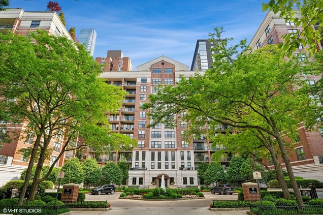 55 W Delaware Place Unit 420