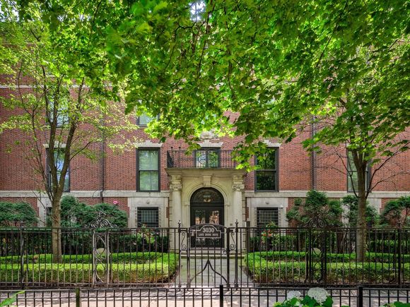 3030 N Lake Shore Drive Unit PH401