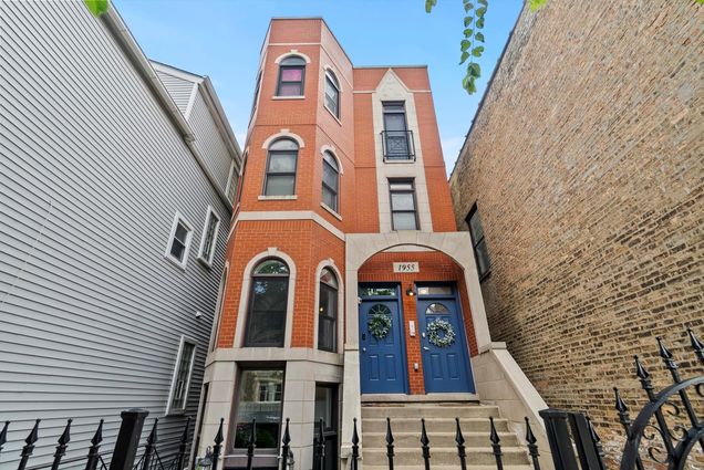 1955 W Melrose Street Unit 2