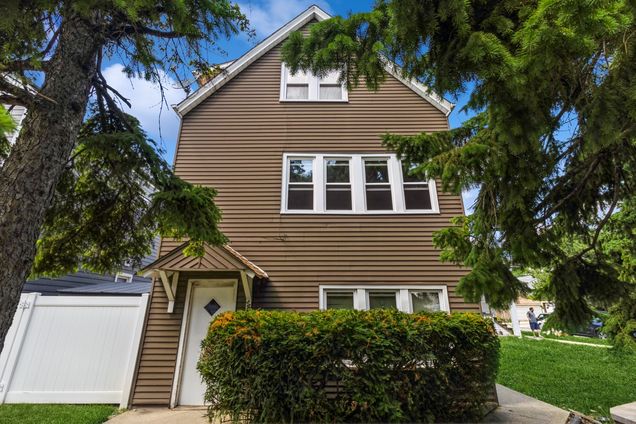 5002 W Gunnison Street Unit 3 Chicago, IL Apartment Active - Photo 1 of 10. Opens carousel modal