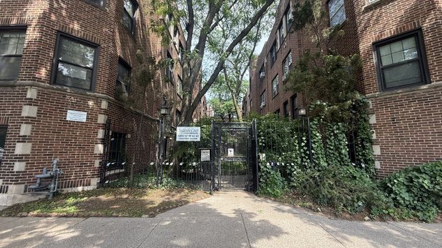 5455 S Ingleside Avenue Unit 3E