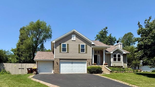 2173 Ivanelle Road Rockford, IL House Active - Photo 1 of 18. Opens carousel modal