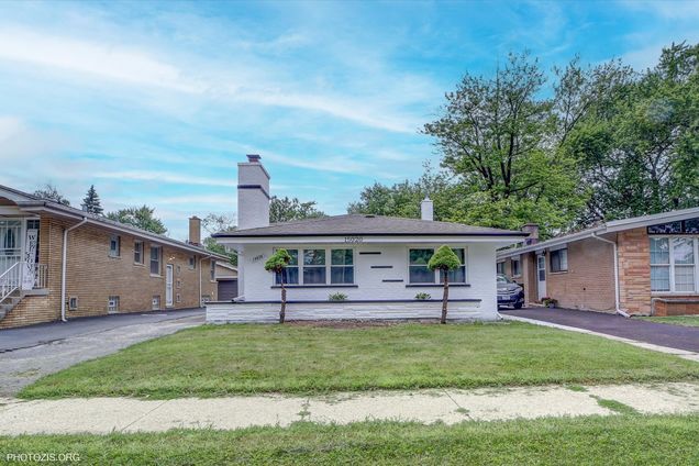 15020 Oak Street Dolton, IL House Active - Photo 1 of 37. Opens carousel modal