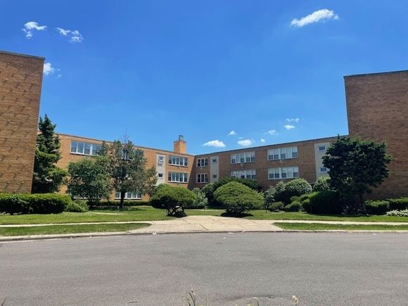 7533 N Maplewood Avenue Unit 12C Chicago, IL House Active - Photo 1 of 10. Opens carousel modal