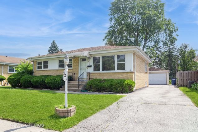 581 N Mount Prospect Road Des Plaines, IL House Active - Photo 1 of 21. Opens carousel modal