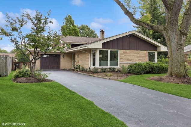 5771 Longview Drive Countryside, IL House Active - Photo 1 of 18. Opens carousel modal