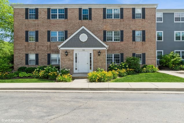 152 E Winchester Road Unit D Libertyville, IL Condo Active - Photo 1 of 12. Opens carousel modal