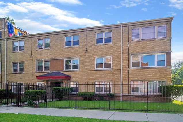 6700 S Paxton Avenue Unit M2 Chicago, IL House Active - Photo 1 of 13. Opens carousel modal