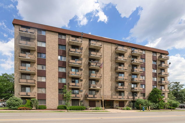 850 Des Plaines Avenue Unit 405