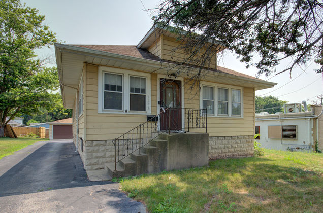 1116 Richards Street Joliet, IL House Active - Photo 1 of 19. Opens carousel modal