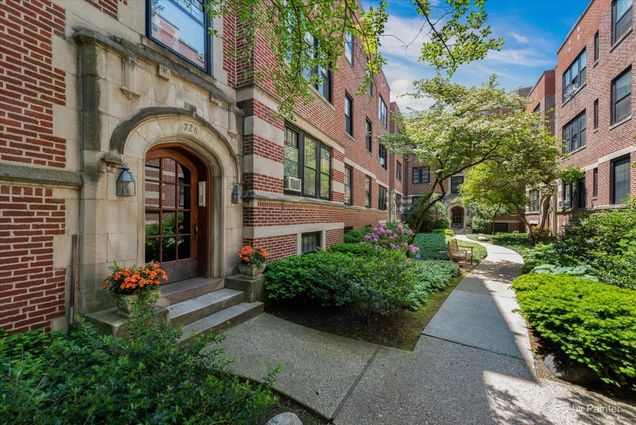 726 Hinman Avenue Unit 2W Evanston, IL Condo Active - Photo 1 of 15. Opens carousel modal