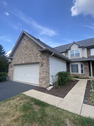 15 Oak Creek Court Unit 15 North Aurora, IL House Active - Photo 1 of 20. Opens carousel modal