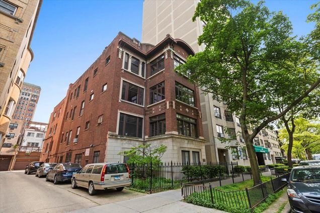 433 W Wellington Avenue Unit 2S Chicago, IL Condo Active - Photo 1 of 11. Opens carousel modal