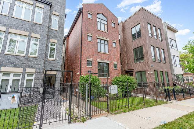 641 E 50th Street Unit 3 Chicago, IL House Active - Photo 1 of 14. Opens carousel modal